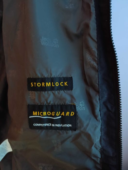 Продавам 2 маркови якета.