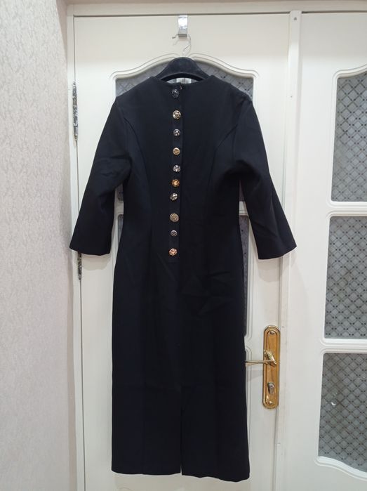 Классическое новое нарядное платье шикарного качества, фирма Sassafono