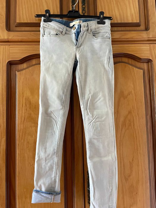 Blugi la modă ZARA, diverse culori, 59 de lei/pereche