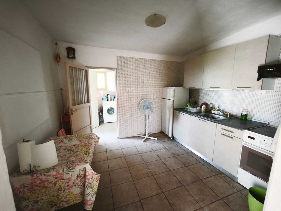 Продава многостайна къща 70 м2 с 2 парцела 330 м2 в Аспровалта, Гърция