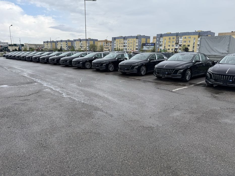 Аренда авто под Яндекс Такси — Электромобиль Hongqi EQM5, 610 км