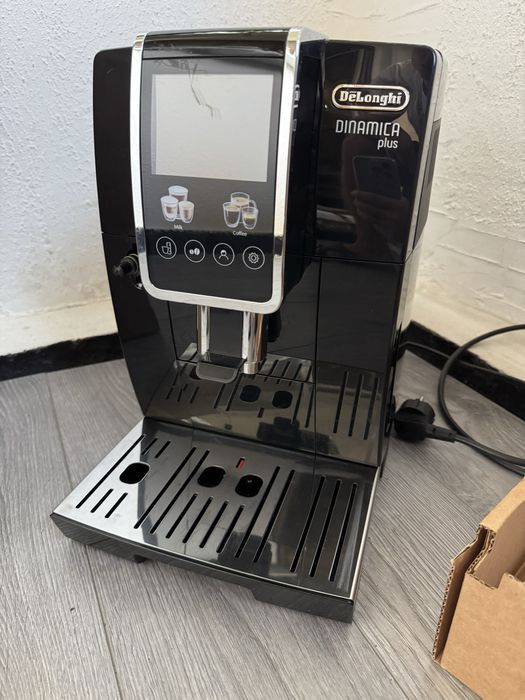 Луксозен Кафеавтомат | De'Longhi Dinamica Plus ECAM382.70.B | 3.5" TFT Екран | 15 бара | Кафемашина!