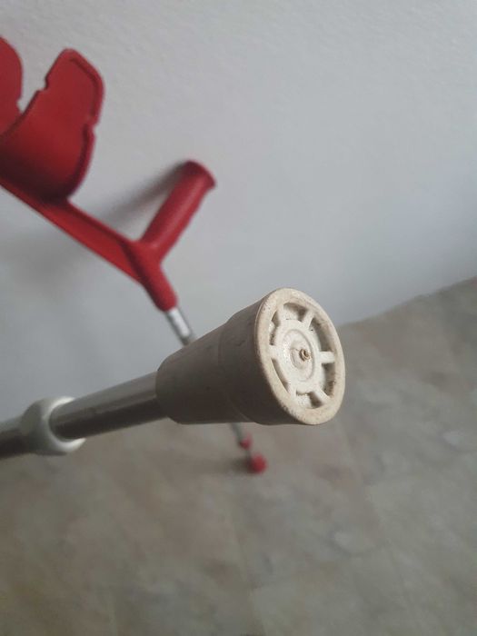 Vand carje ortopedice / medicale