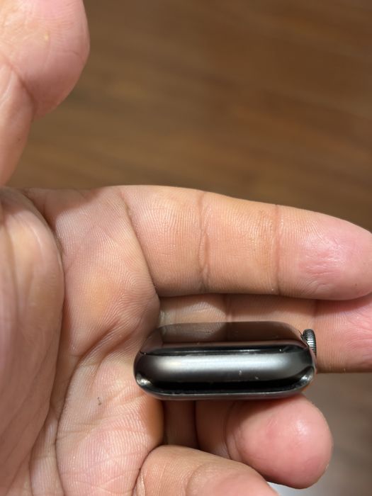 Продаются Apple Watch SE