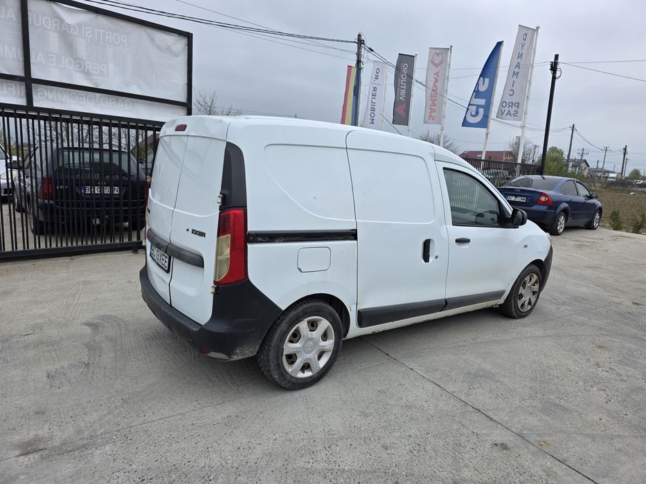 Doker 1.5 an 2013 avariat ușor fata