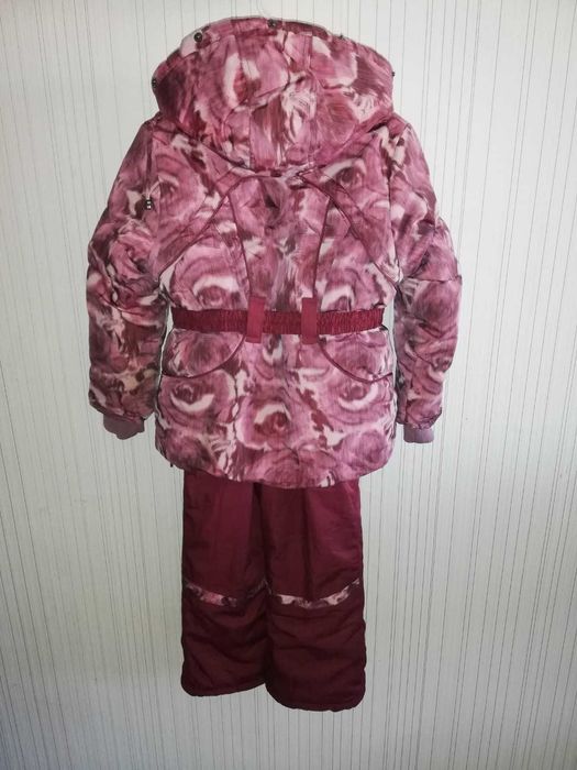 Продам зимний комбинезон на девочку