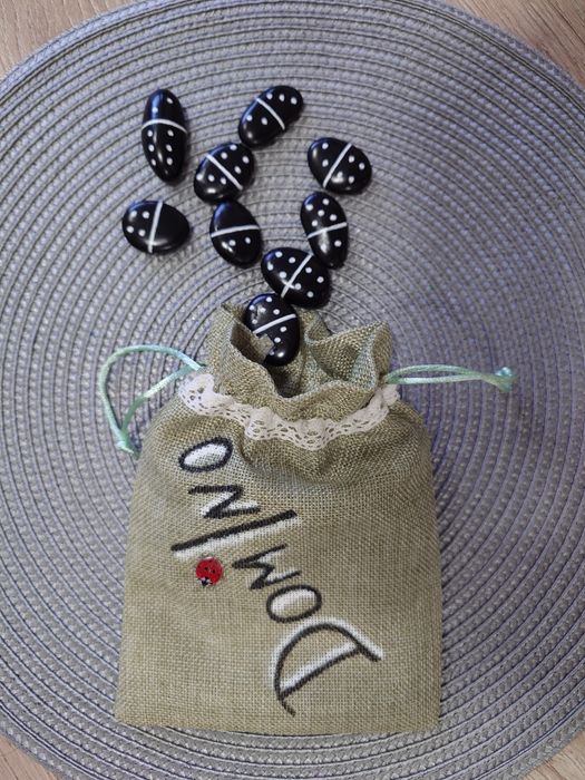 Ръчно рисувани камъчета