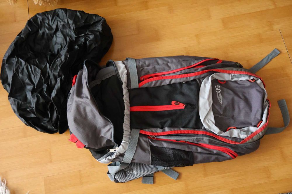 Rucsac drumetie 50L cu husa de ploaie — NOU