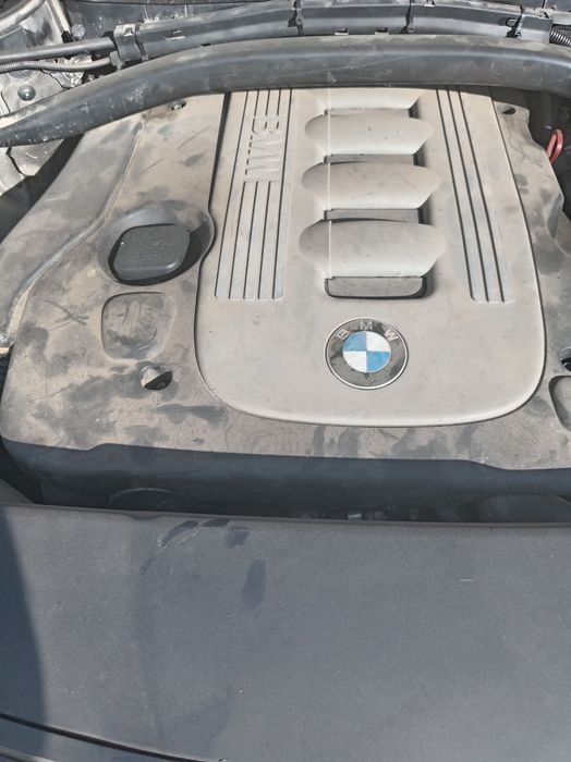 Vând BMW x3 în stare perfectă de funcționare.