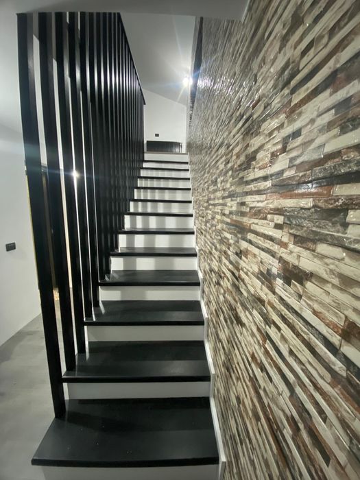 Scari, Balustrade din lemn masiv