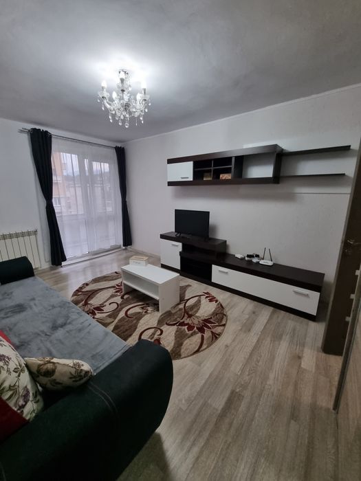 Închiriez apartament cu 2 camere