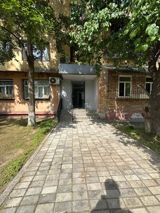 Чилонзор 20 2/1/4 сотилади