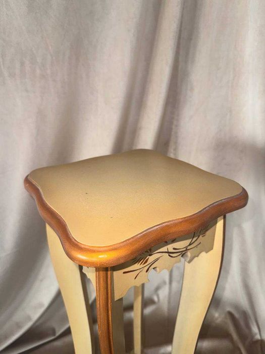 Деревянные полки под цветы