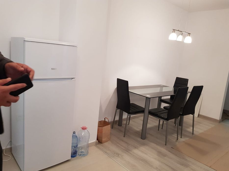 Închiriez apartament 3 camere