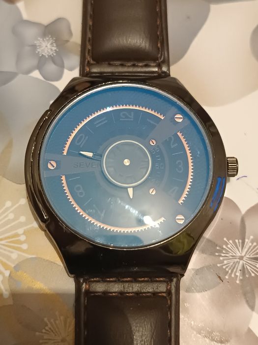 Часы  кварцевые часы