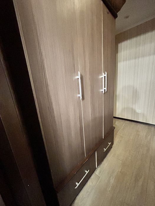 Продам шкаф коричневый