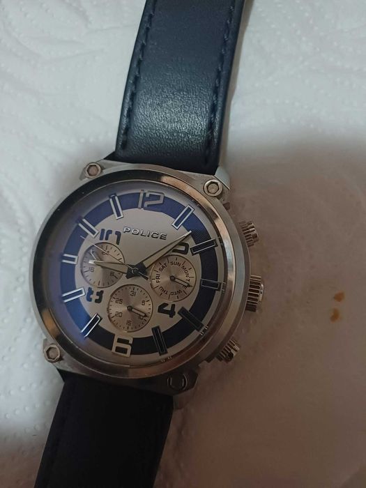 vand ceasuri originale modele festina jaguar police si dolce gabbana detali la telefon