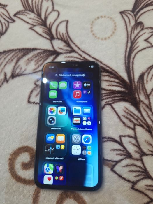 Vand iphone 11 in stare buna
