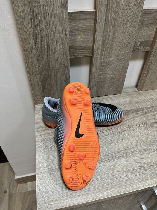 Crampoane Nike marimea 37,5