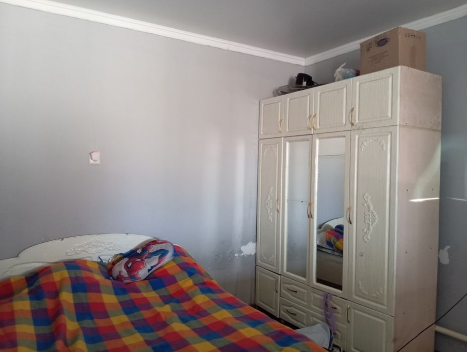 Үй сатылады жан жағы қоршалған