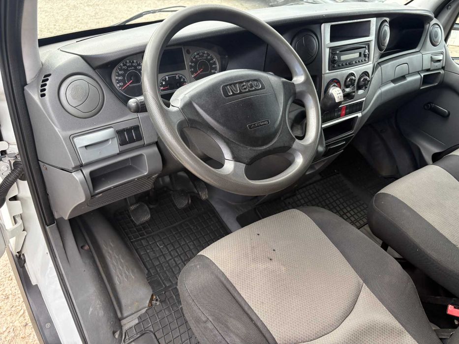 INCHIRIEZ duba RENT A Van IVECO DAILY 2.3 HPI 2010 LUNG 3 panouri 3,5 t Fara Sofer Categoria B