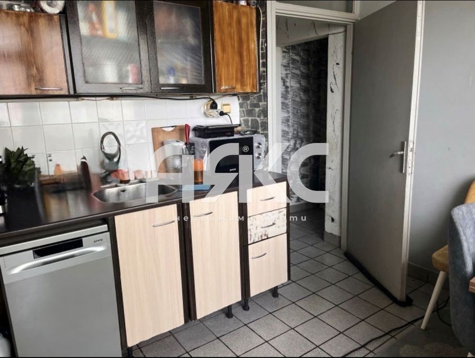 Трисатен апартамент в кв. Обеля 1 до МЕТРОСТАНЦИЯ