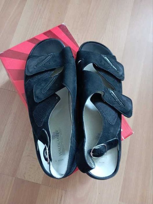 Нови 40 номер сандали