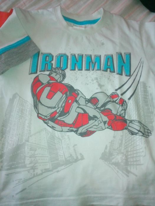 Тениски и дънкови гащи 4/5 г.