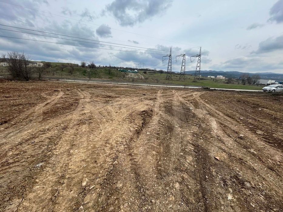 ПРОДАВАМ ИМОТ - 1.6 дка на главен път - гр. Нови Искър