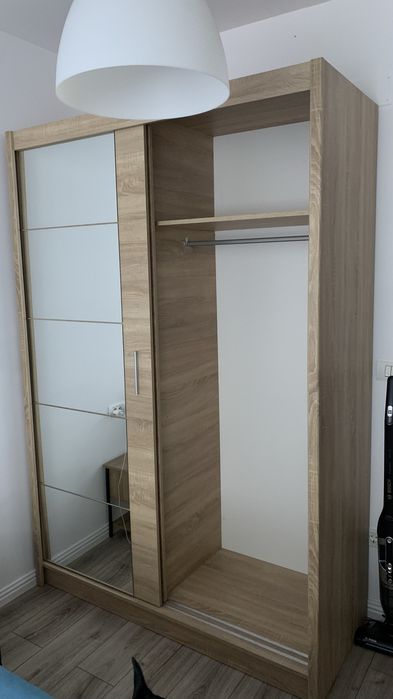 Dulap cu usi glisante