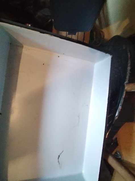 Продавам стари, легени, медни подноси и джезвета, кани, чаши, тави.