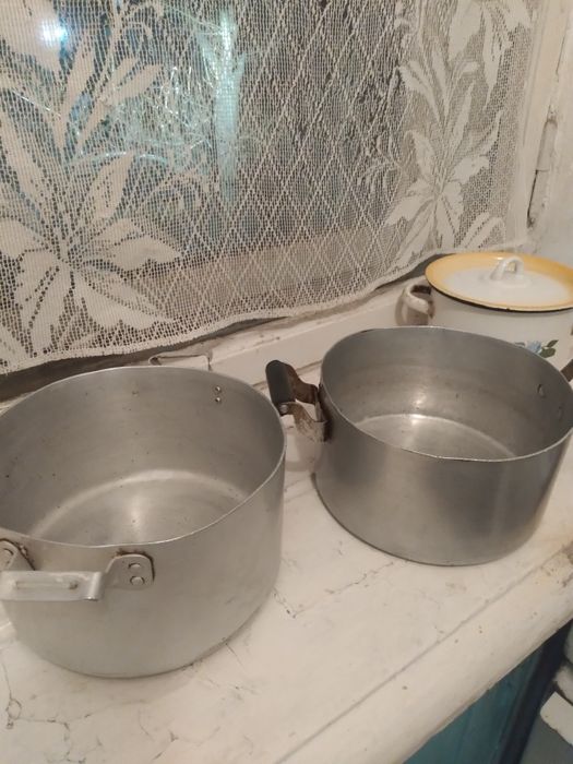 Кастрюли, бидоны, таз, бак