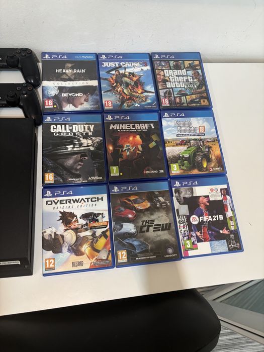 Vand Play station 4 doua console plus jocuri