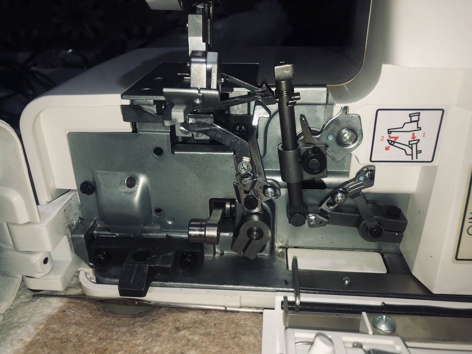 Vand masina de cusut profesionala MODEL QUIGG OVERLOK NAIIMACHINE