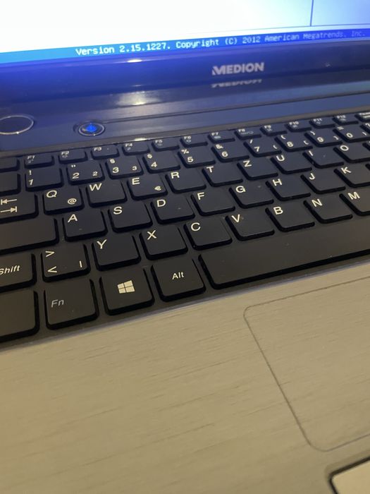 Лаптоп Medion Akoya 4ГБ Рам Intel