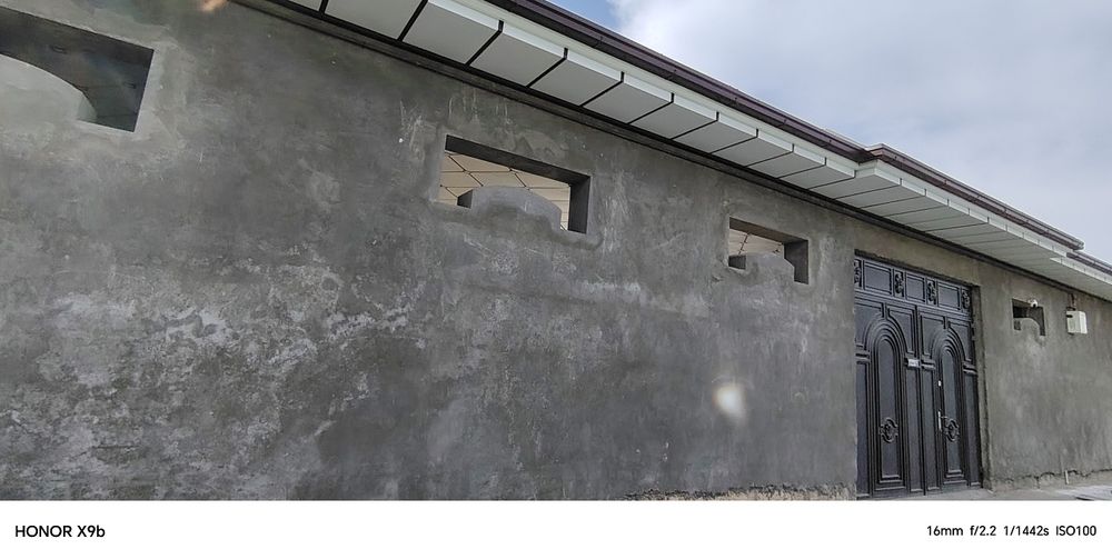 8 sotik hovli sotiladi