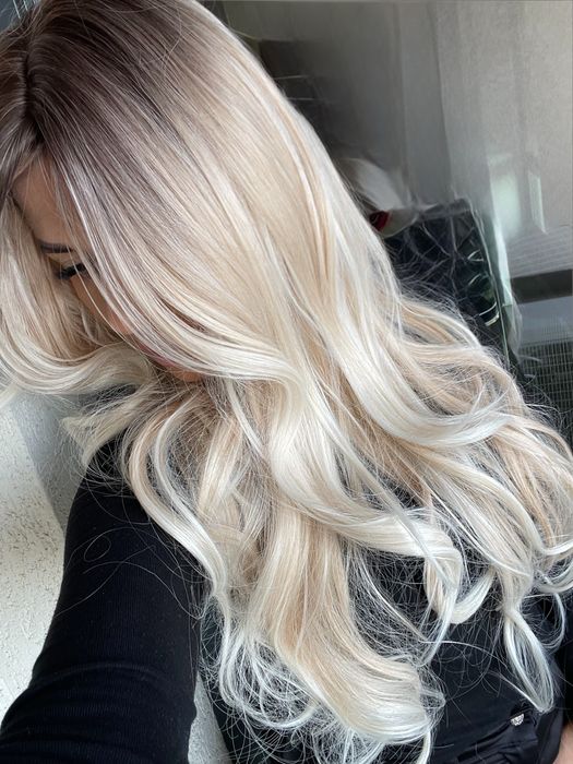 Peruca lunga ondulata blonda deschis / gri