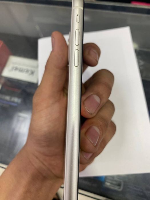 Iphone 11       64 GB