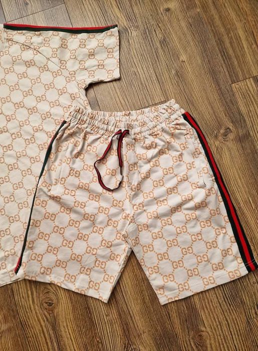 Мъжка екип къси панталони и тениска размер S M L XL 2XL 
Най-висок кла