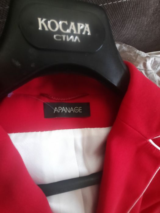 Продавам дамски костюм на АPANGE