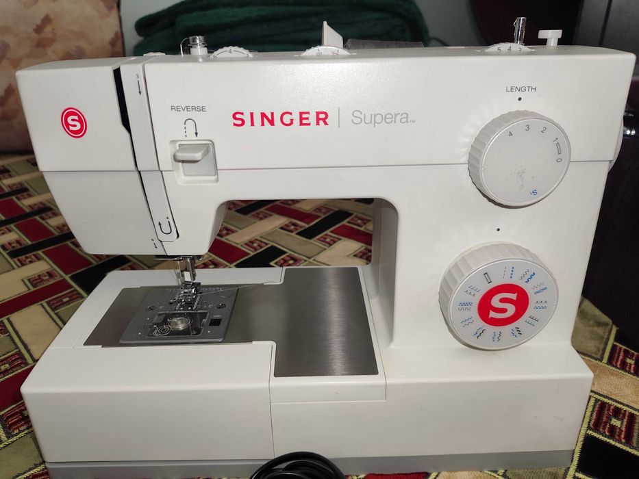 Masina de cusut Singer 5523