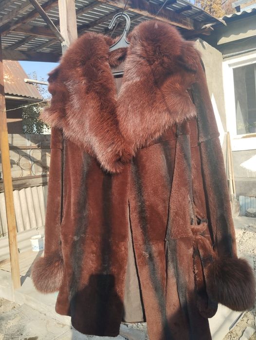 Красивая удобная  ШУБА б/у