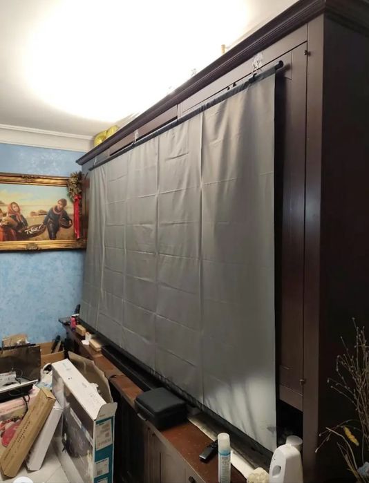 проэктор с экраном