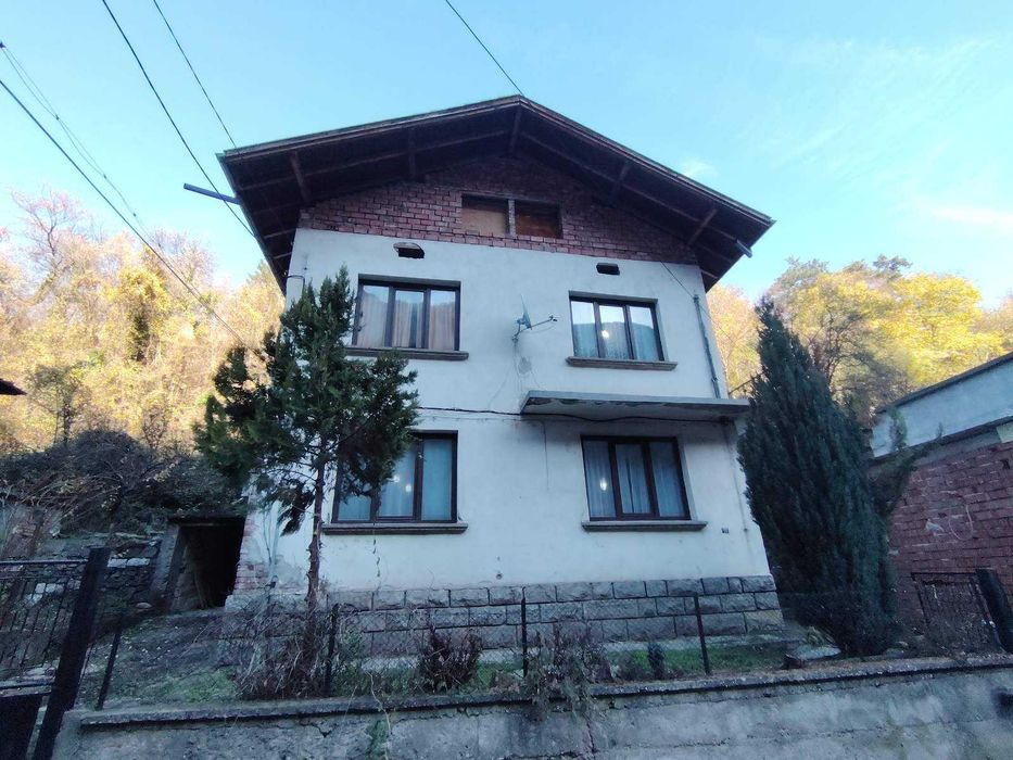 Къща и магазин в Тетевен !