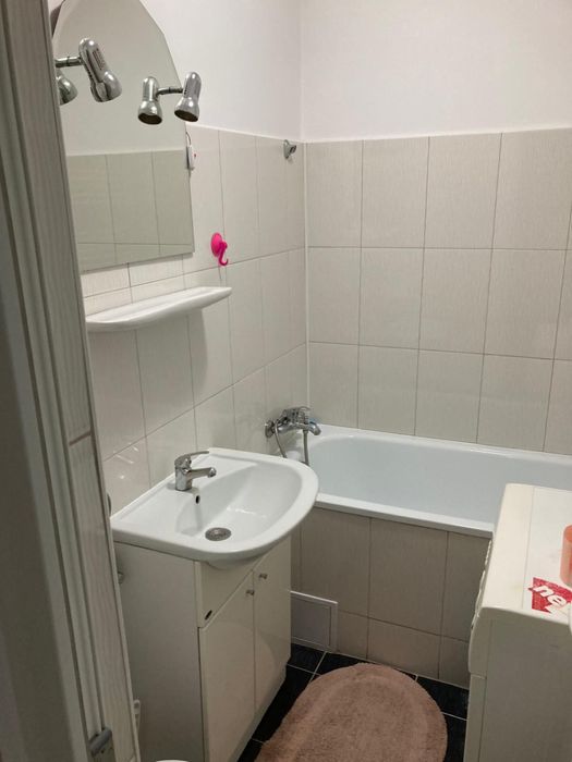 Închiriez garsonieră Brașov.Tel.0745077258