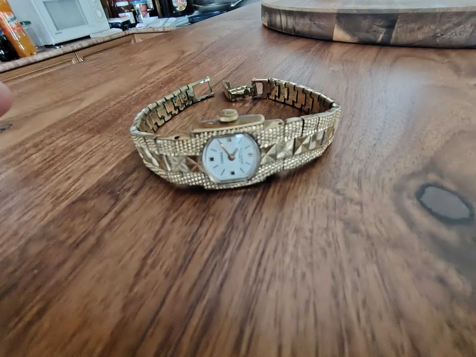 Дамски механичен часовник Чайка - класика от 80-те