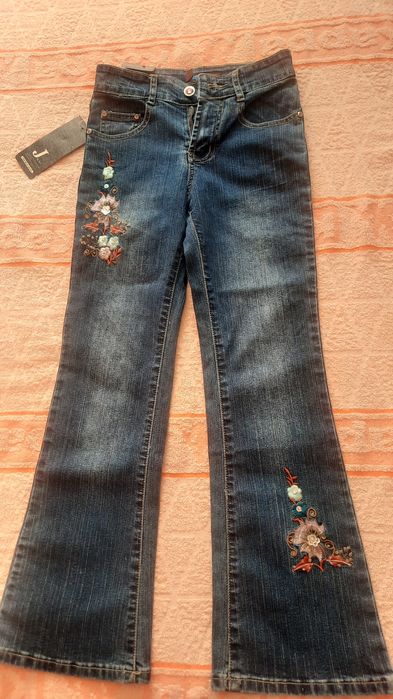 Продам новые джинсы на девочку