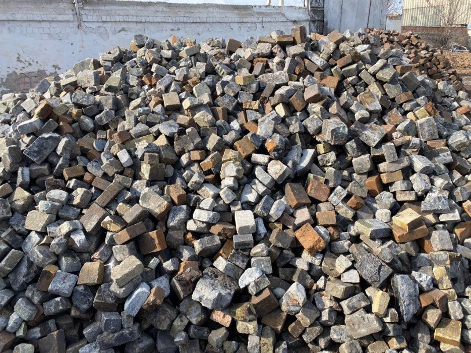 Продаю Магнезит содержания 91% и Шамот содержания 27% алюминия