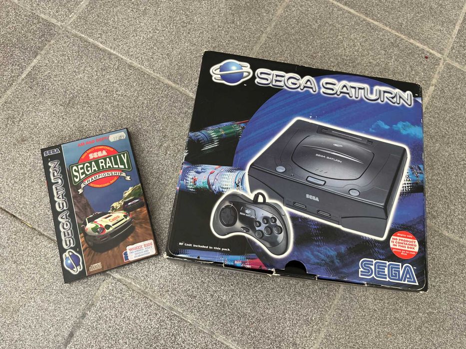 Sega Saturn - оригинална игрална конзола в кутия + игра и оригинална памет