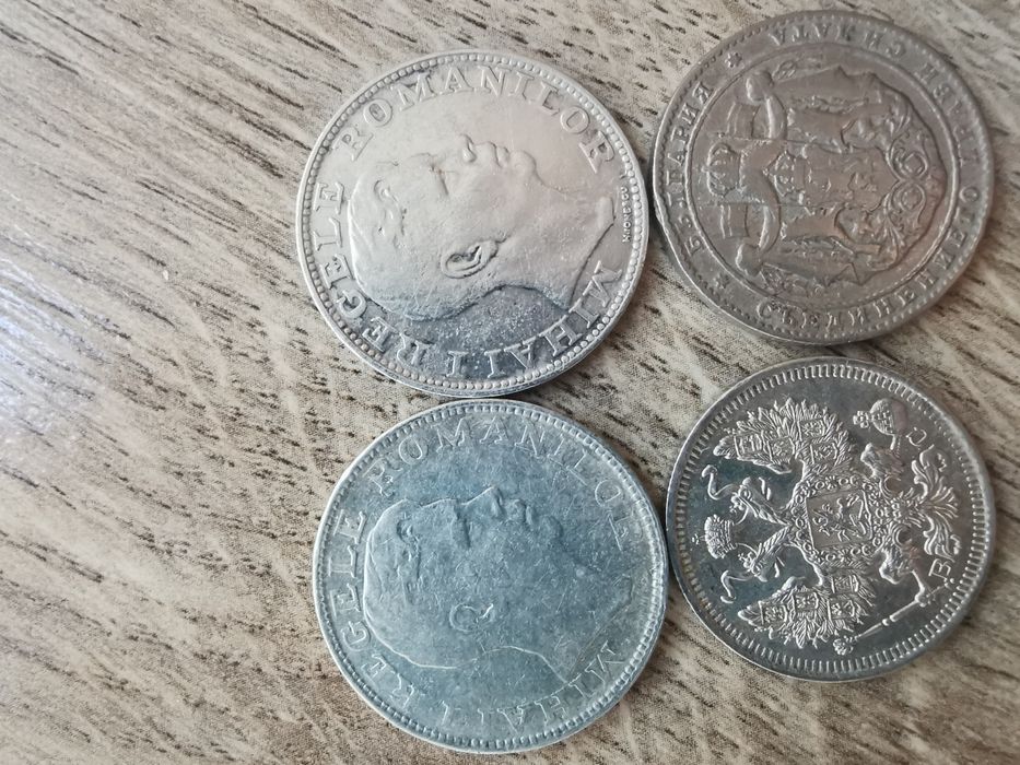 Vând  4 monede vechi de argint